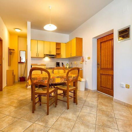 Apartments With A Parking Space Mali Losinj Exterior photo