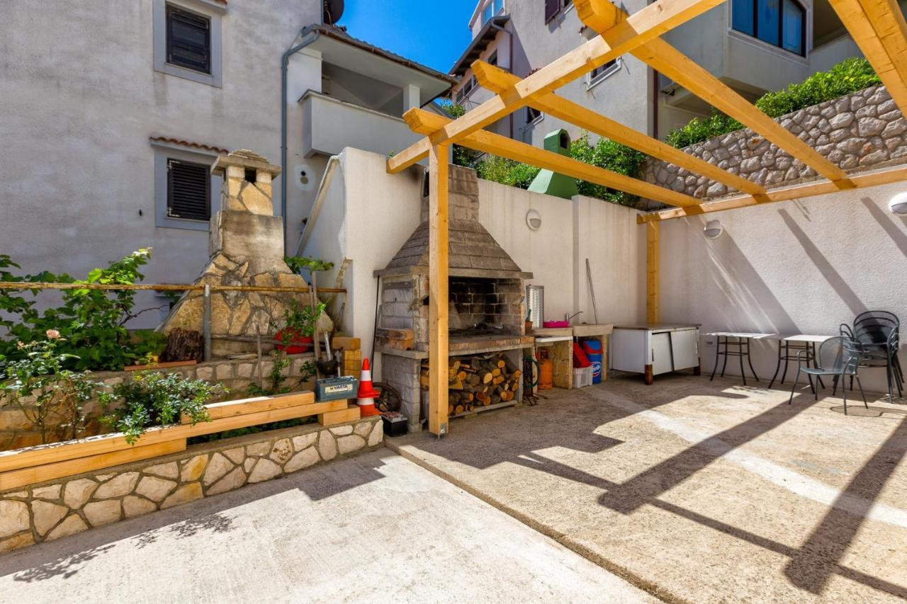 Apartments With A Parking Space Mali Losinj Exterior photo